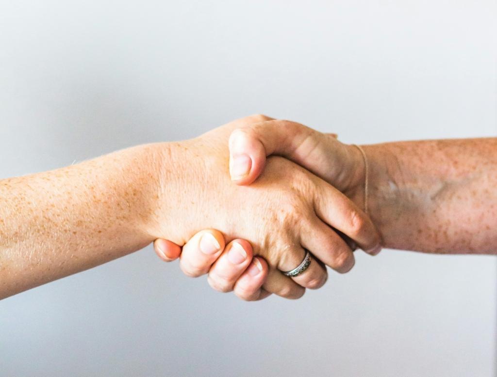 Why Your Slide Design Is Losing You Clients , And How to Fix It ?